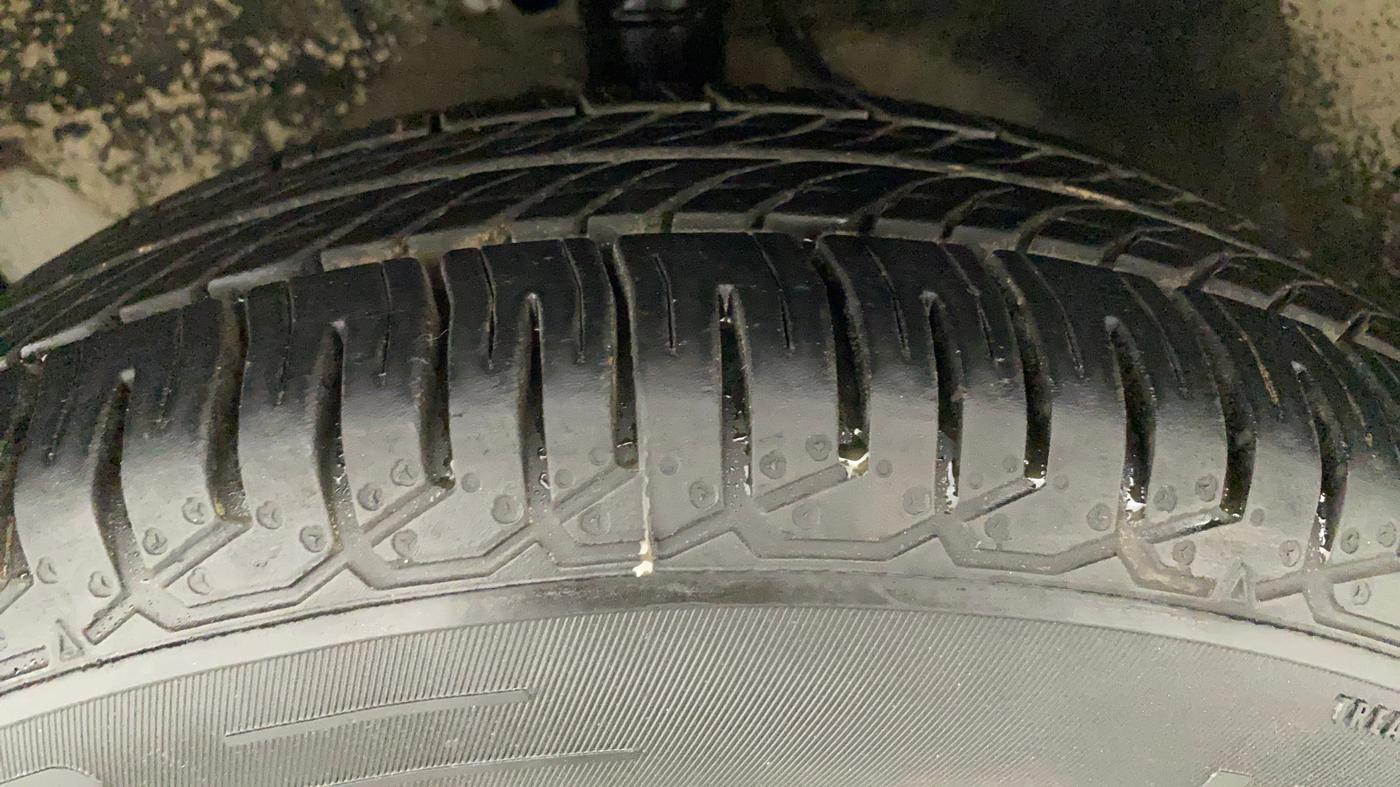 2011 Maruti Swift VXI, Petrol, Manual, 29,166 km, Left Front Tyre Tread
