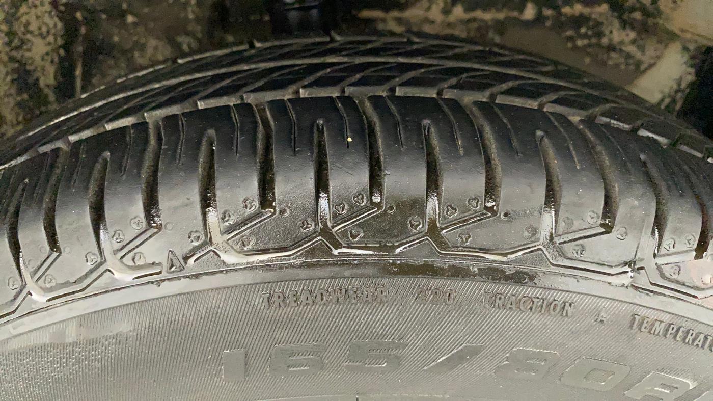 2011 Maruti Swift VXI, Petrol, Manual, 29,166 km, Right Front Tyre Tread