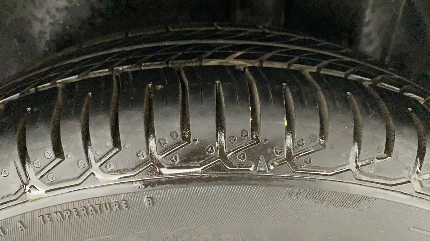 2011 Maruti Swift VXI, Petrol, Manual, 29,166 km, Left Rear Tyre Tread