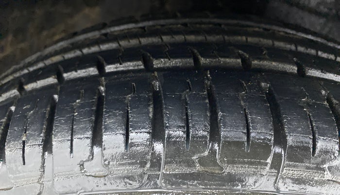2015 Hyundai Grand i10 MAGNA 1.2 VTVT, Petrol, Manual, 16,026 km, Right Front Tyre Tread