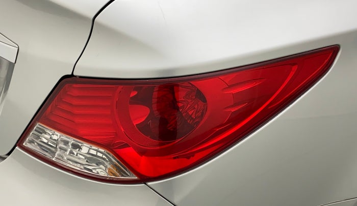 2014 Hyundai Verna FLUIDIC 1.4 VTVT CX, Petrol, Manual, 38,484 km, Right tail light - Minor scratches