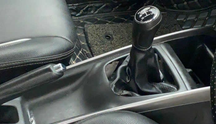 2019 Maruti Baleno DELTA PETROL 1.2, Petrol, Manual, 50,252 km, Gear lever - Boot cover slightly torn