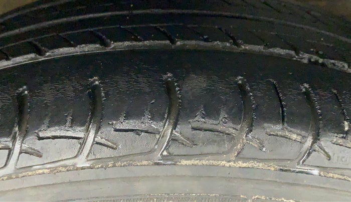 2019 Maruti Baleno DELTA PETROL 1.2, Petrol, Manual, 50,252 km, Right Front Tyre Tread