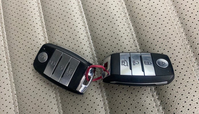 2021 KIA SONET HTK PLUS 1.0 IMT, Petrol, Manual, 27,095 km, Key Close Up