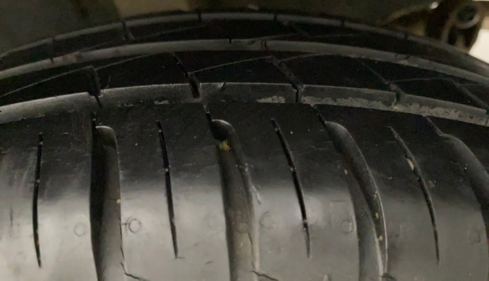 2021 Renault Kwid RXT 1.0 AMT (O), Petrol, Automatic, 6,725 km, Left Rear Tyre Tread