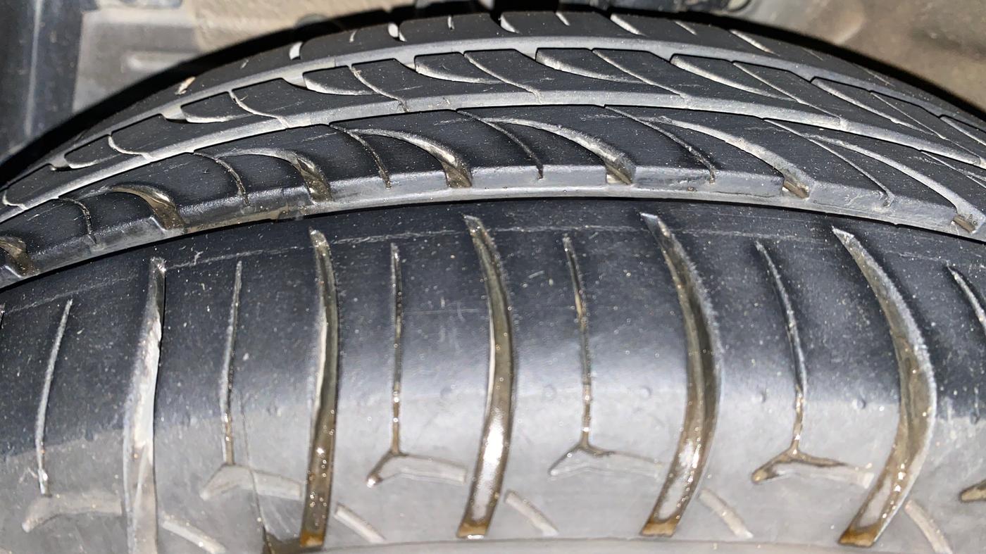 2015 Maruti Ciaz ZXI, Petrol, Manual, 66,711 km, Left Front Tyre Tread