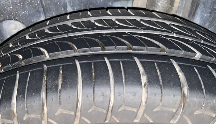 2015 Maruti Ciaz ZXI, Petrol, Manual, 66,814 km, Left Rear Tyre Tread