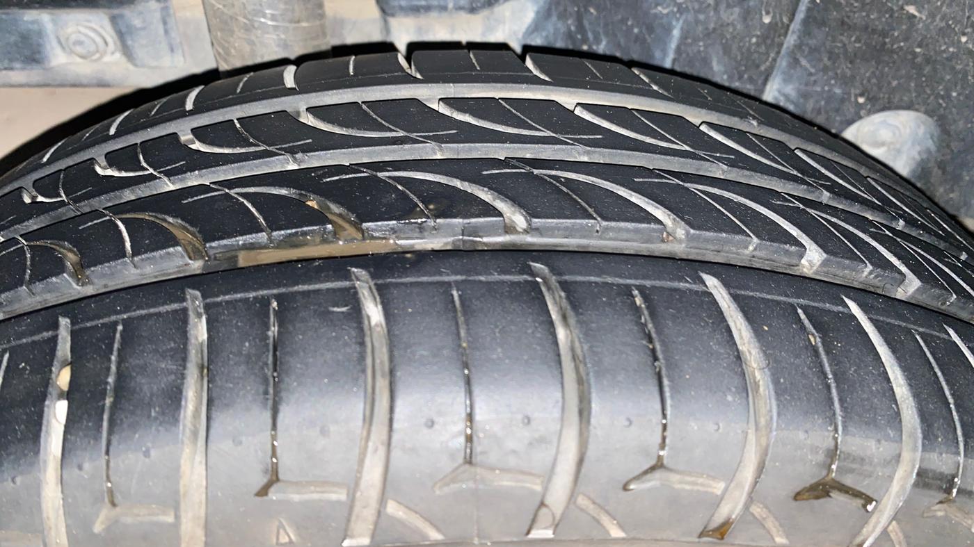 2015 Maruti Ciaz ZXI, Petrol, Manual, 66,711 km, Right Rear Tyre Tread