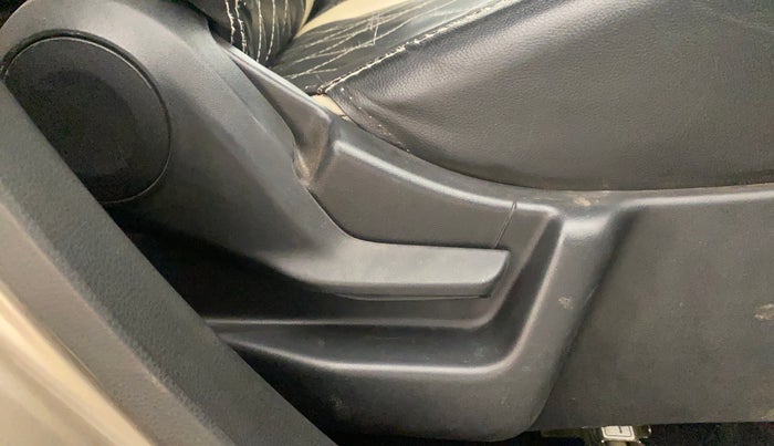 2022 Maruti New Wagon-R LXI CNG (O) 1.0, CNG, Manual, 56,484 km, Driver Side Adjustment Panel