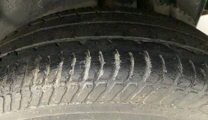 2014 Maruti Swift Dzire VXI, Petrol, Manual, 74,185 km, Left Rear Tyre Tread