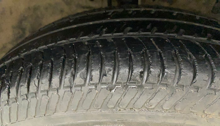 2014 Maruti Swift Dzire VXI, Petrol, Manual, 74,185 km, Right Front Tyre Tread