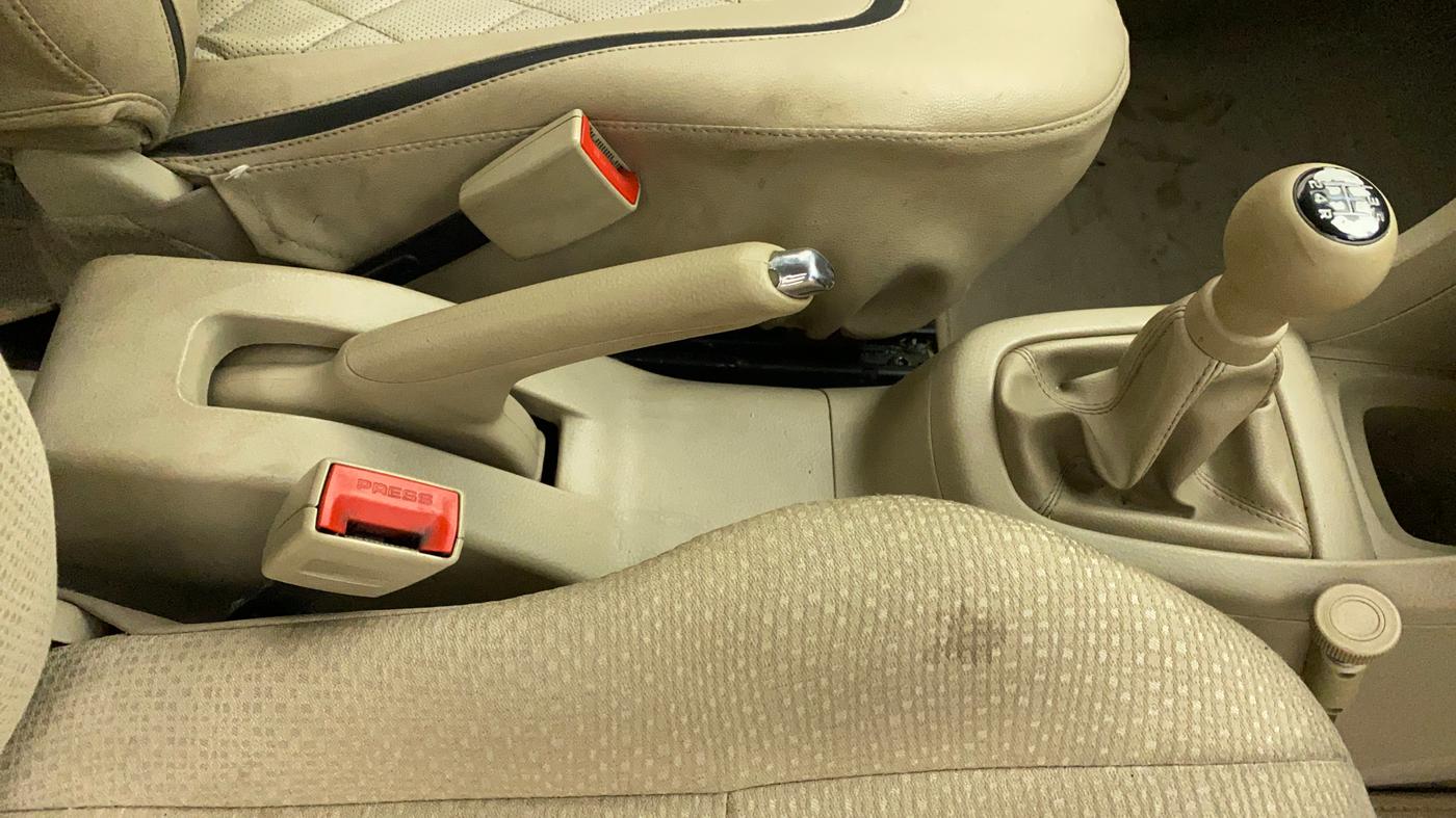 2014 Maruti Swift Dzire VXI, Petrol, Manual, 74,185 km, Gear Lever