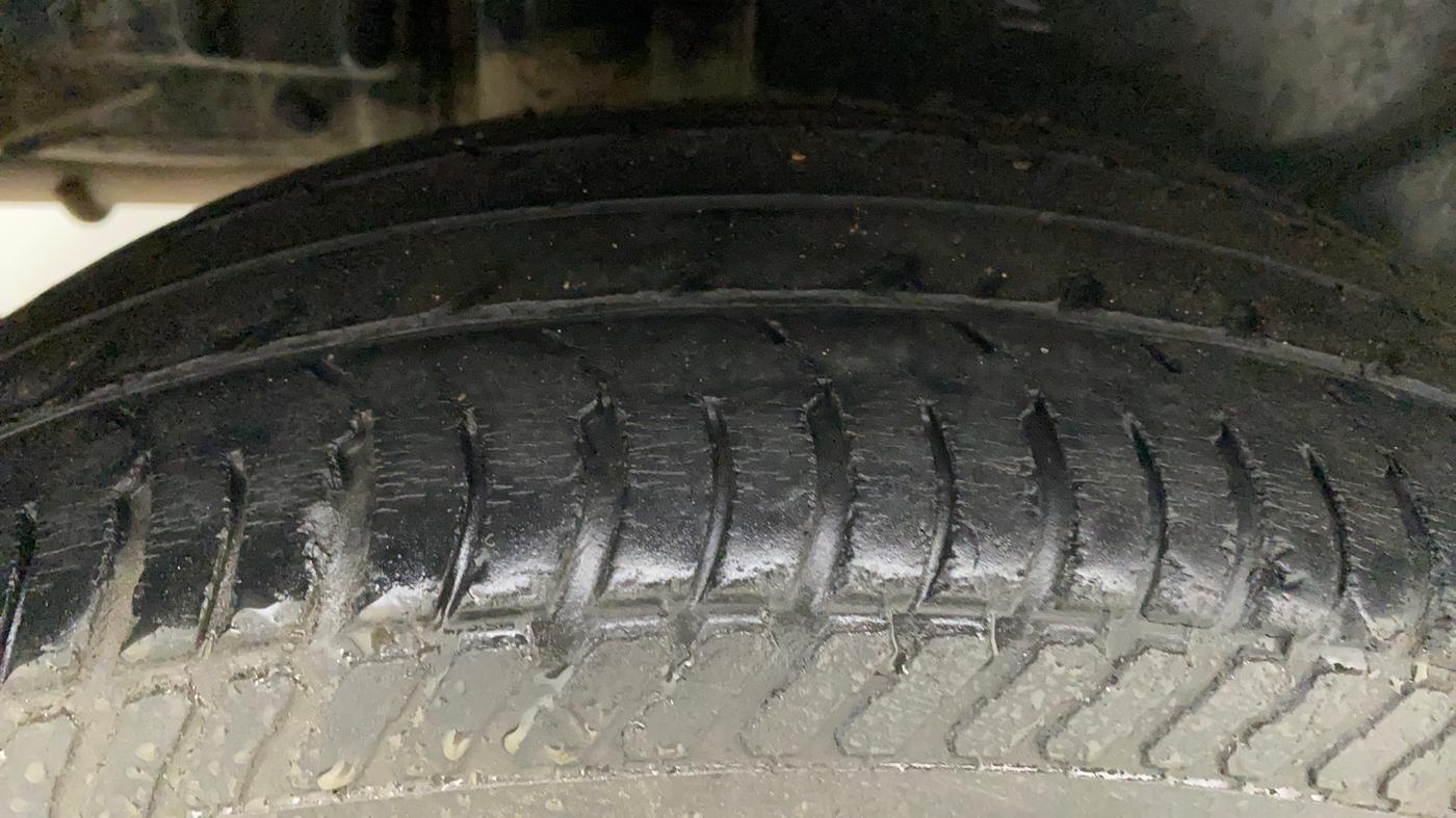 2014 Maruti Swift Dzire VXI, Petrol, Manual, 74,185 km, Right Rear Tyre Tread