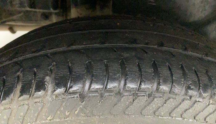 2014 Maruti Swift Dzire VXI, Petrol, Manual, 74,185 km, Right Rear Tyre Tread