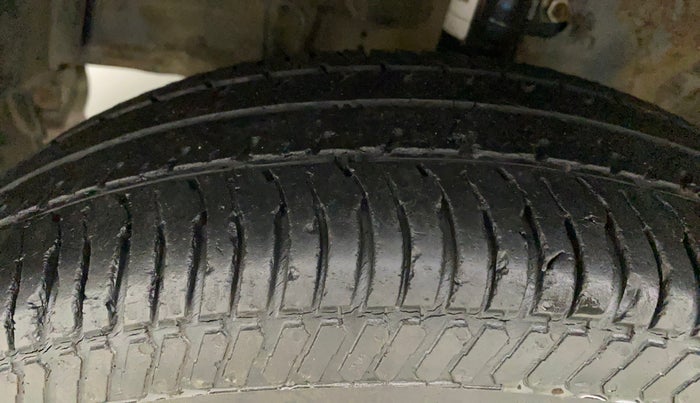 2014 Maruti Swift Dzire VXI, Petrol, Manual, 74,185 km, Left Front Tyre Tread