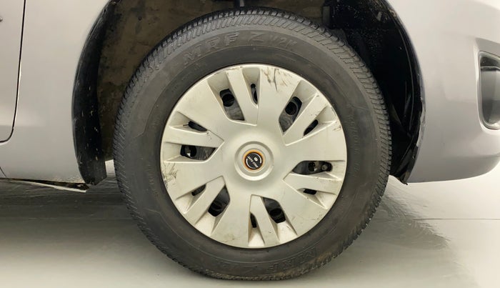 2014 Maruti Swift Dzire VXI, Petrol, Manual, 74,185 km, Right Front Wheel