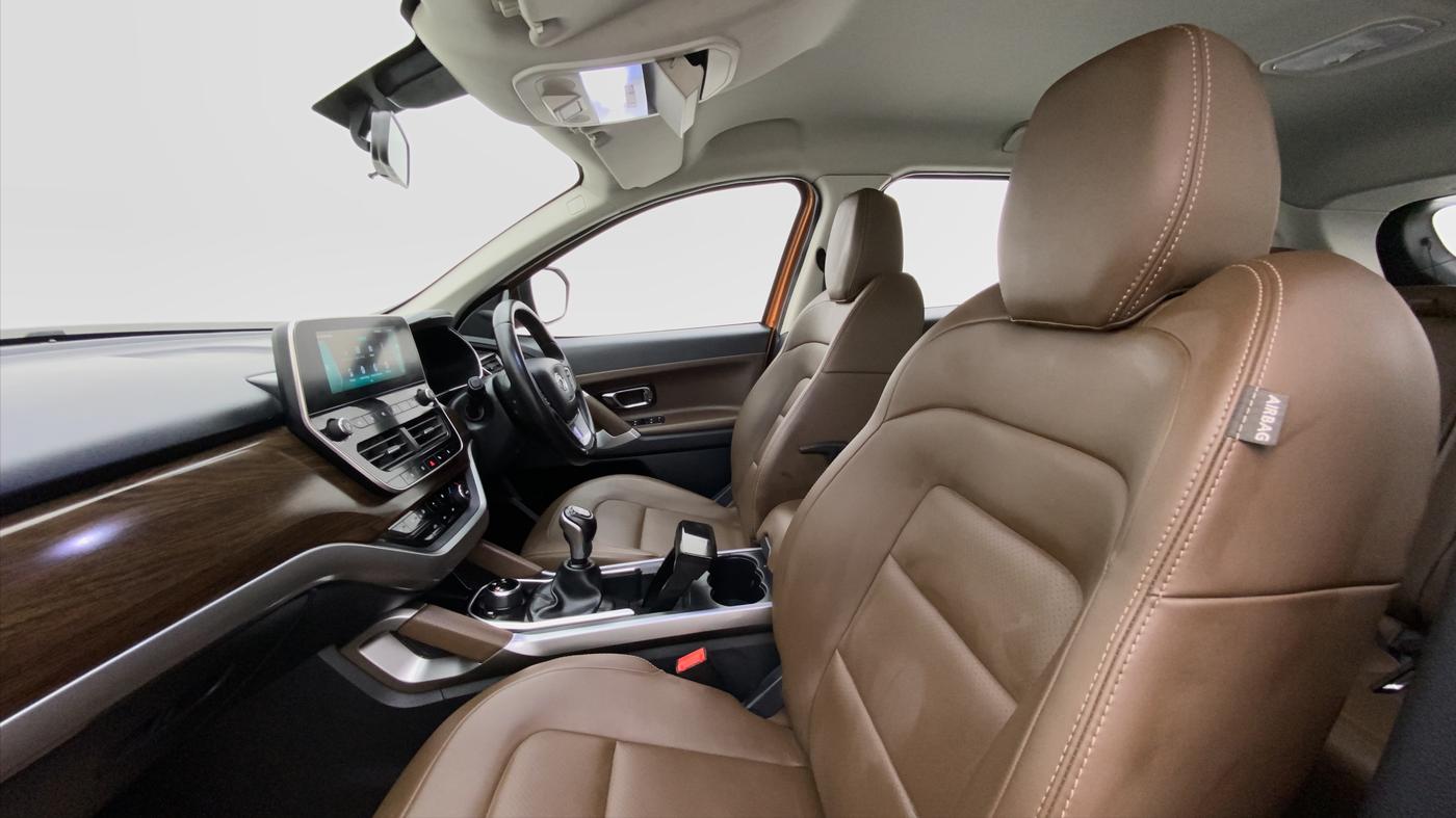2019 Tata Harrier XZ 2.0L Kryotec, Diesel, Manual, 22,363 km, Right Side Front Door Cabin View