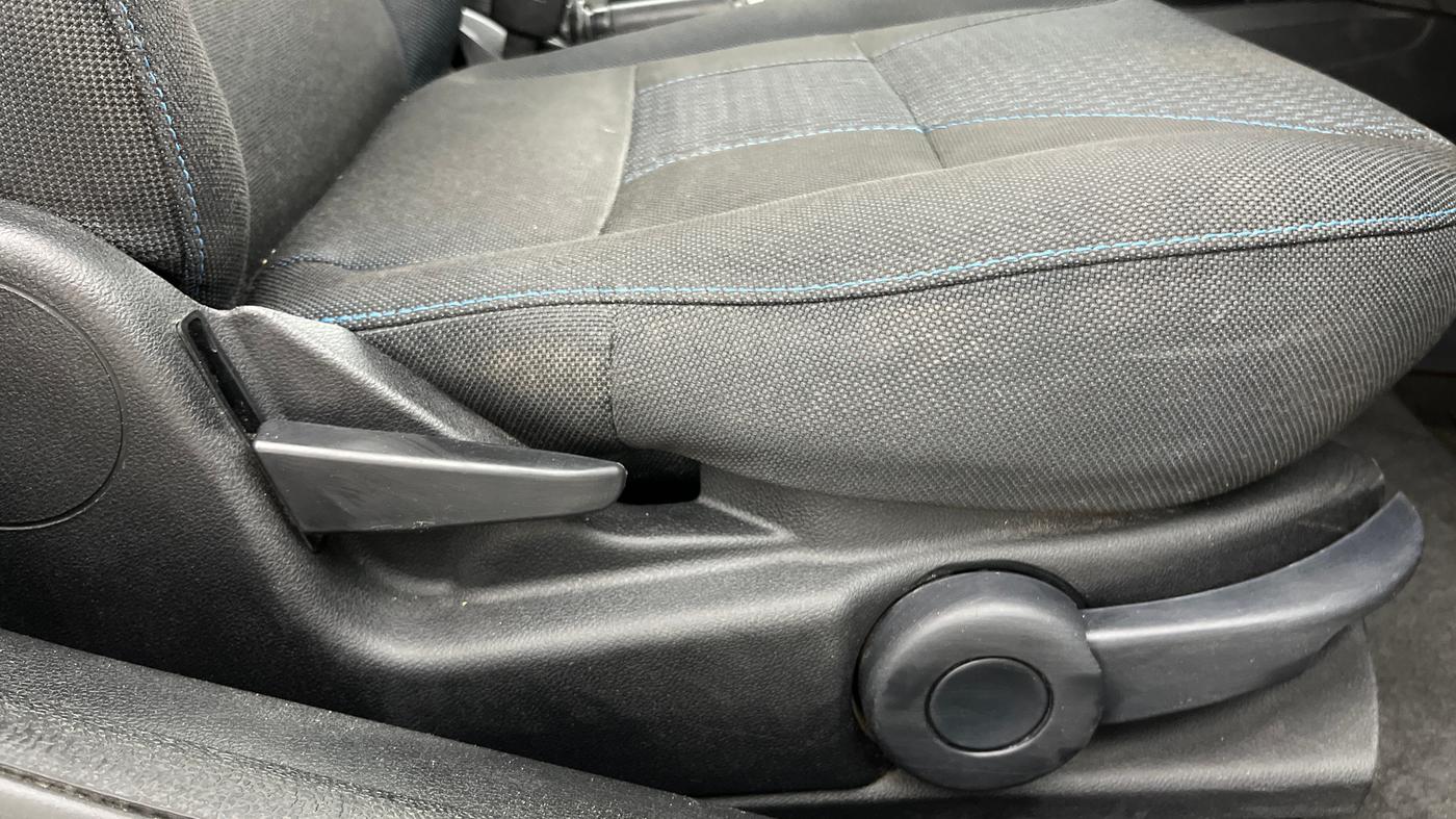2013 Ford Figo TITANIUM 1.2 PETROL, Petrol, Manual, 71,369 km, Driver Side Adjustment Panel