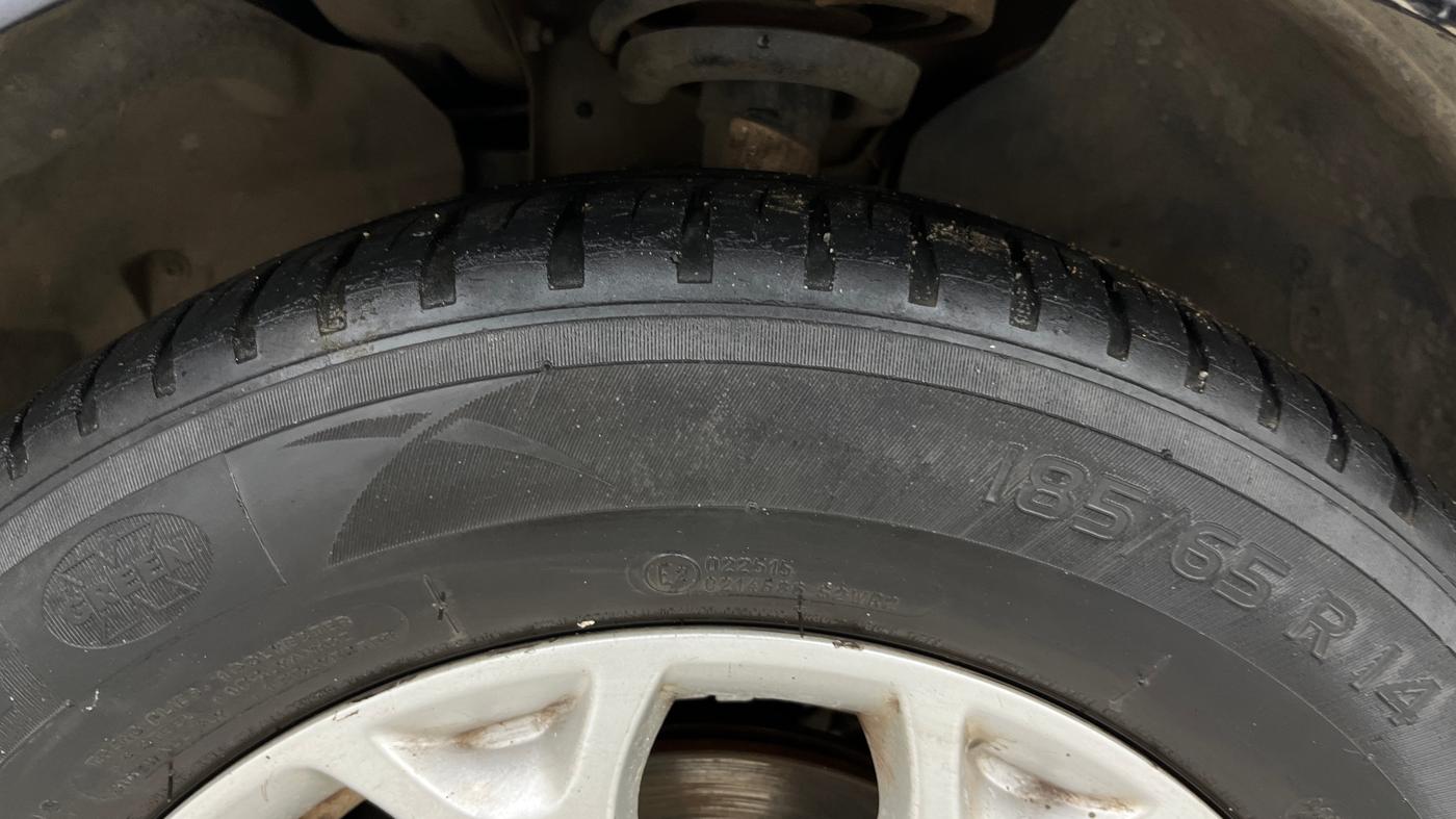 2013 Ford Figo TITANIUM 1.2 PETROL, Petrol, Manual, 71,369 km, Left Front Tyre Tread