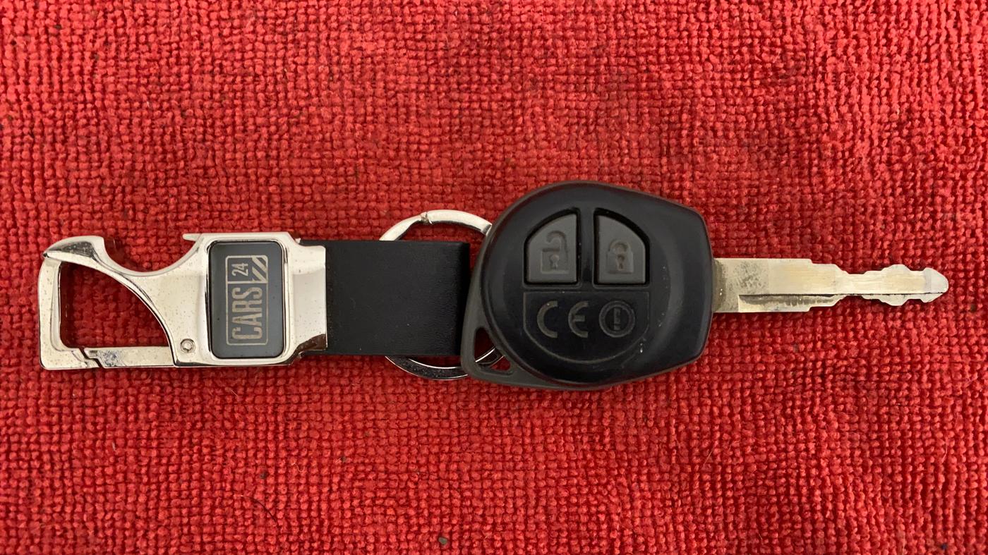 2017 Maruti Dzire VDI, Diesel, Manual, 78,306 km, Key Close Up