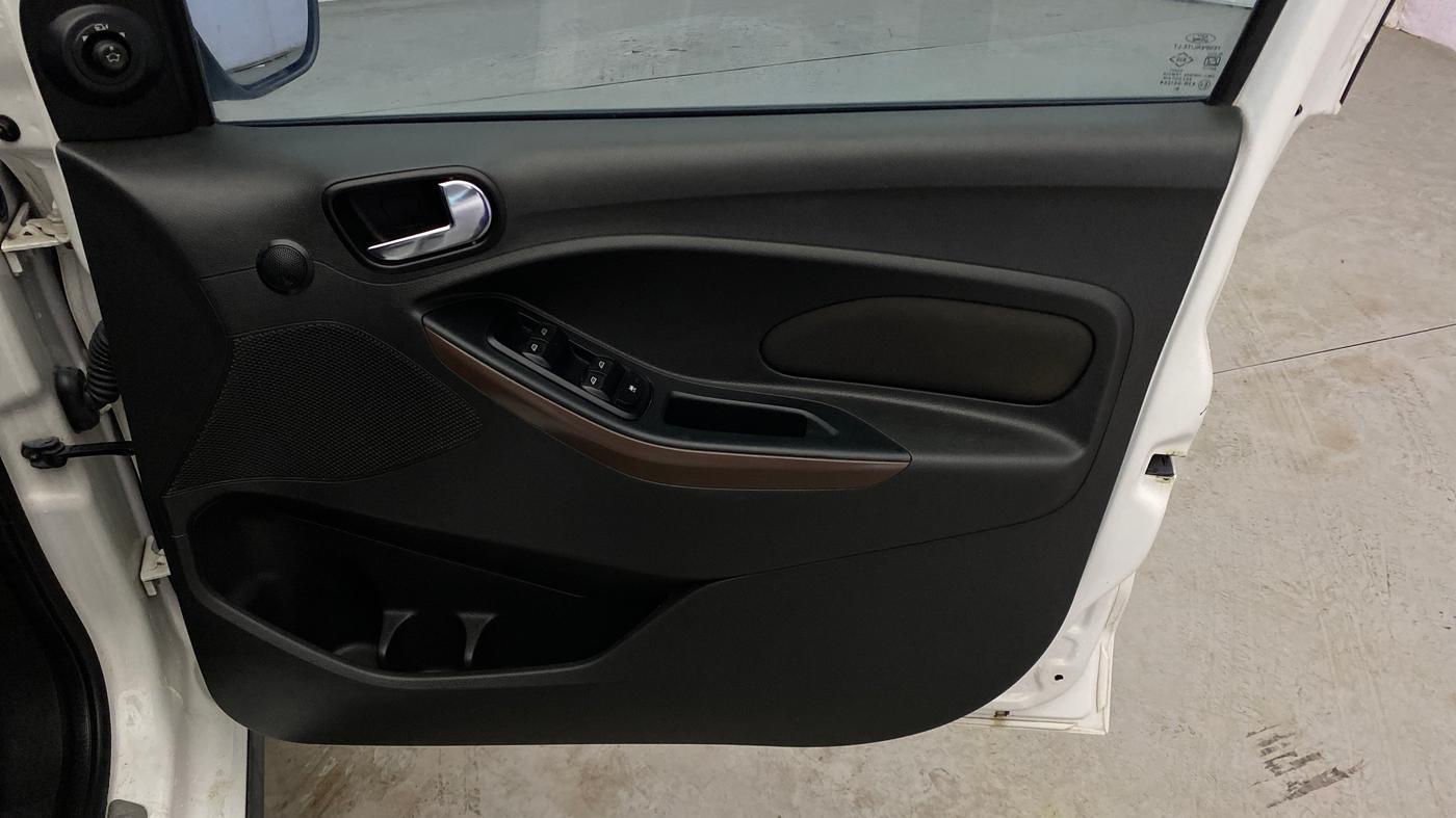 2018 Ford FREESTYLE TITANIUM 1.5 DIESEL, Diesel, Manual, 1,05,426 km, Driver Side Door Panels Control