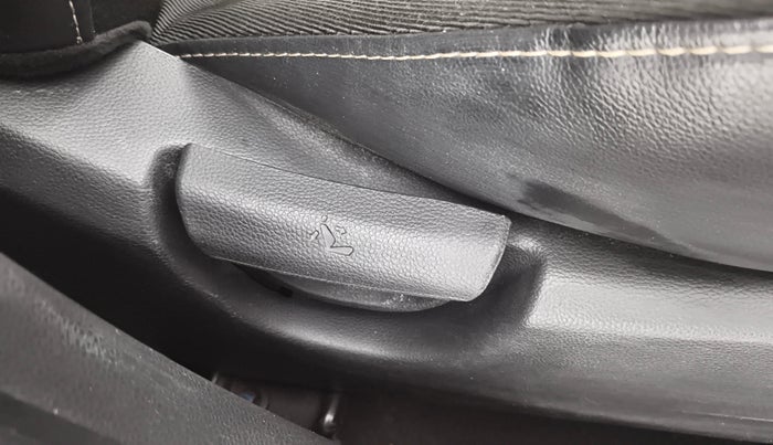 2017 Hyundai Grand i10 SPORTZ (O) 1.2 KAPPA VTVT, Petrol, Manual, 38,539 km, Driver Side Adjustment Panel