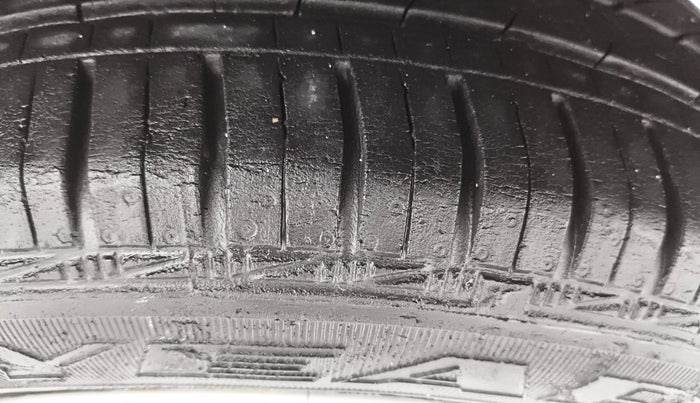 2017 Hyundai Grand i10 SPORTZ (O) 1.2 KAPPA VTVT, Petrol, Manual, 38,539 km, Left Rear Tyre Tread
