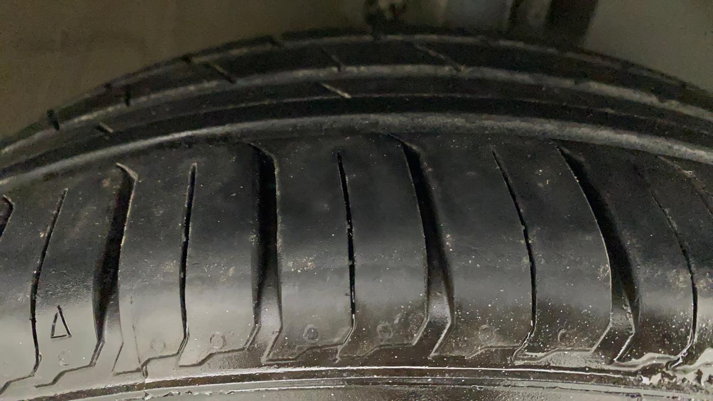 2018 Maruti Swift ZXI PLUS, Petrol, Manual, 86,302 km, Right Front Tyre Tread