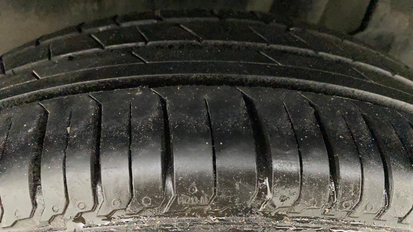 2018 Maruti Swift ZXI PLUS, Petrol, Manual, 86,302 km, Left Rear Tyre Tread