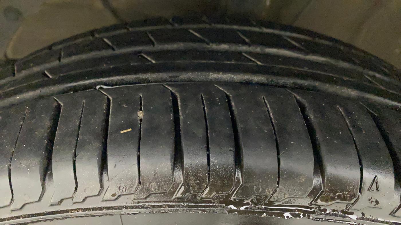 2018 Maruti Swift ZXI PLUS, Petrol, Manual, 86,302 km, Left Front Tyre Tread
