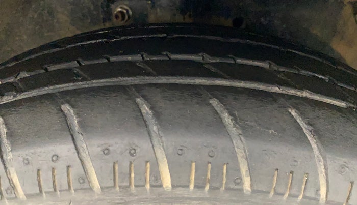 2015 Maruti Celerio VXI AMT, Petrol, Automatic, 90,537 km, Right Front Tyre Tread