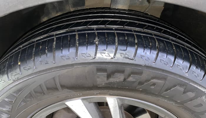 2023 Mahindra XUV700 AX 5 P AT 5 STR, Petrol, Automatic, 13,423 km, Left Front Tyre Tread