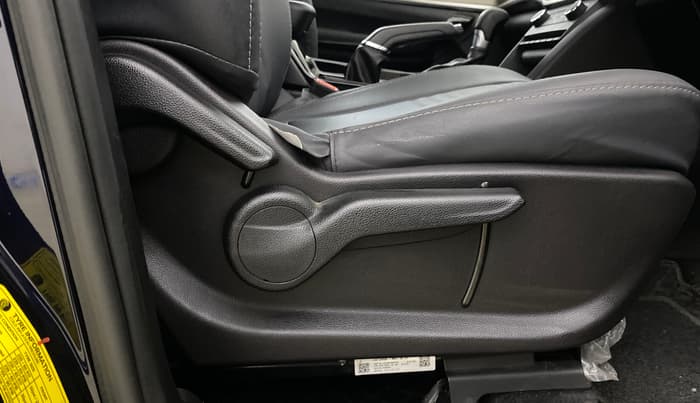 2023 Mahindra XUV700 AX 5 P AT 5 STR, Petrol, Automatic, 13,423 km, Driver Side Adjustment Panel