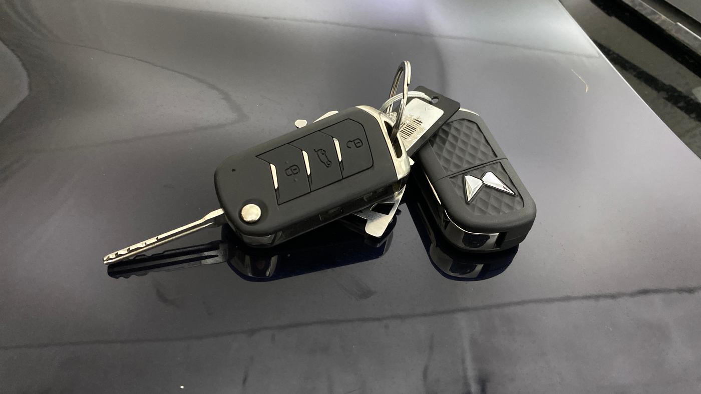 2023 Mahindra XUV700 AX 5 P AT 5 STR, Petrol, Automatic, 13,423 km, Key Close Up