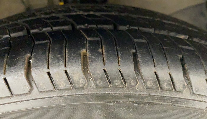 2013 Honda Brio VX MT, Petrol, Manual, 66,666 km, Right Front Tyre Tread