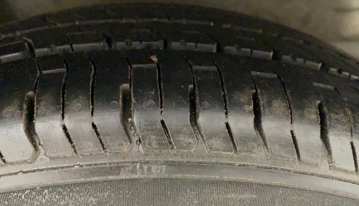 2013 Honda Brio VX MT, Petrol, Manual, 66,666 km, Right Rear Tyre Tread