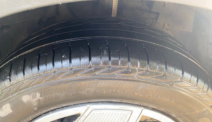 2019 Tata NEXON XMA DIESEL, Diesel, Automatic, 1,18,349 km, Right Front Tyre Tread