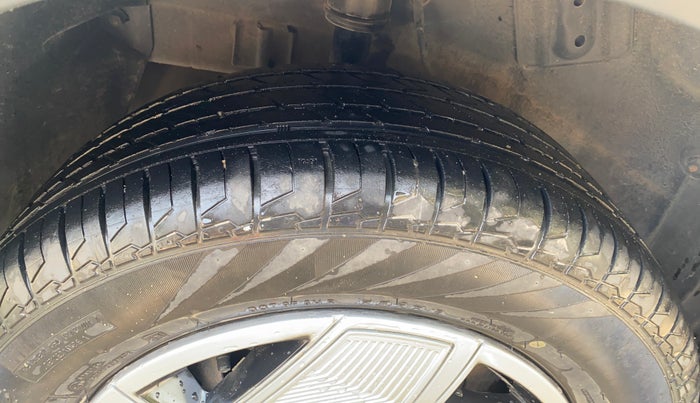 2019 Tata NEXON XMA DIESEL, Diesel, Automatic, 1,18,349 km, Right Rear Tyre Tread