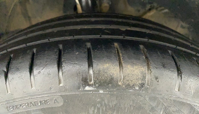 2019 Maruti Baleno ZETA PETROL 1.2, Petrol, Manual, 40,582 km, Right Front Tyre Tread