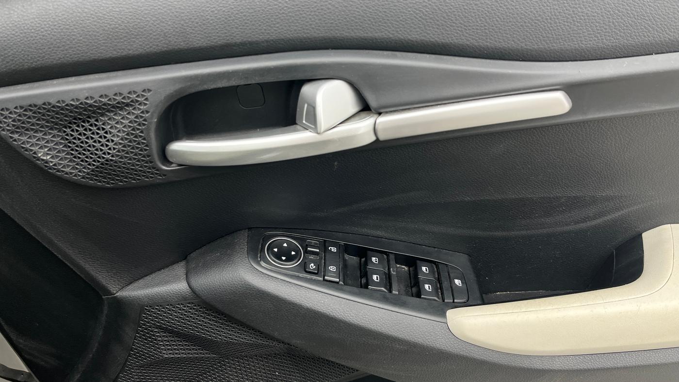 2023 KIA SELTOS HTK PLUS 1.5 IMT, Petrol, Manual, 34,640 km, Driver Side Door Panels Control