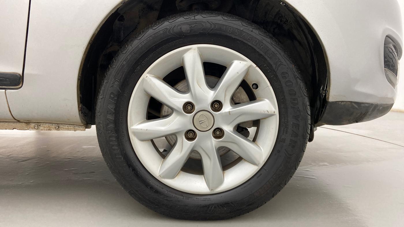 2016 Tata Zest XT PETROL, Petrol, Manual, 62,129 km, Right Front Wheel