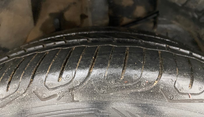 2016 Tata Zest XT PETROL, Petrol, Manual, 62,129 km, Right Front Tyre Tread