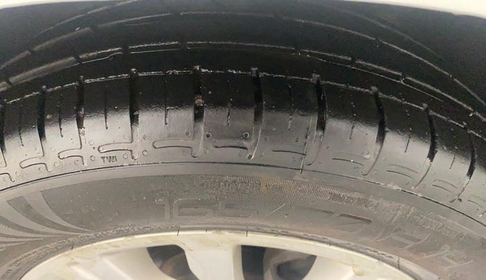 2017 Tata Tiago XZA PETROL, Petrol, Automatic, 68,190 km, Right Front Tyre Tread