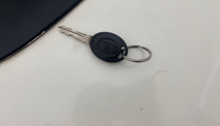 2017 Tata Tiago XZA PETROL, Petrol, Automatic, 68,190 km, Key Close Up