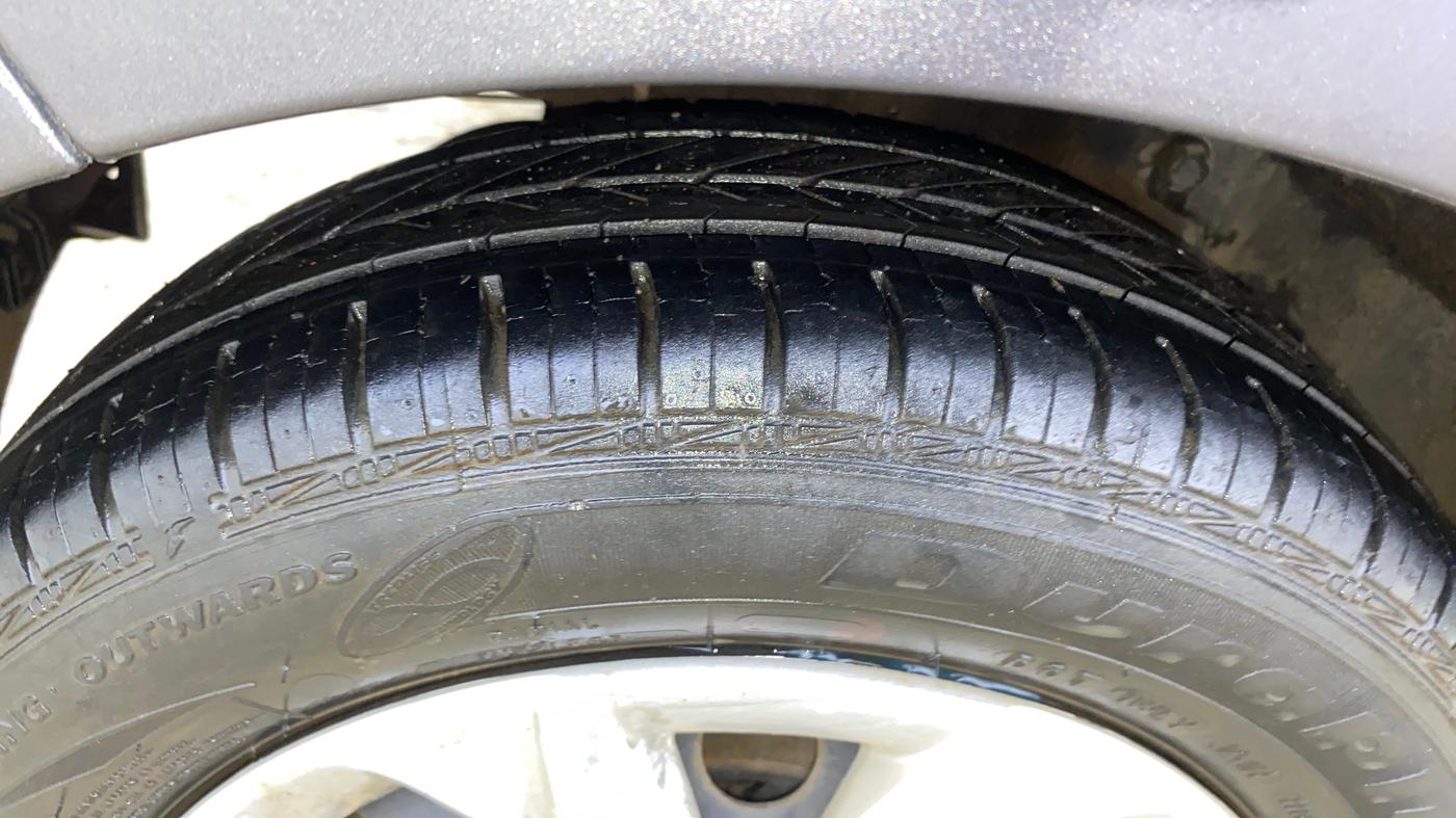 2018 Hyundai Eon MAGNA +, Petrol, Manual, 18,428 km, Right Rear Tyre Tread