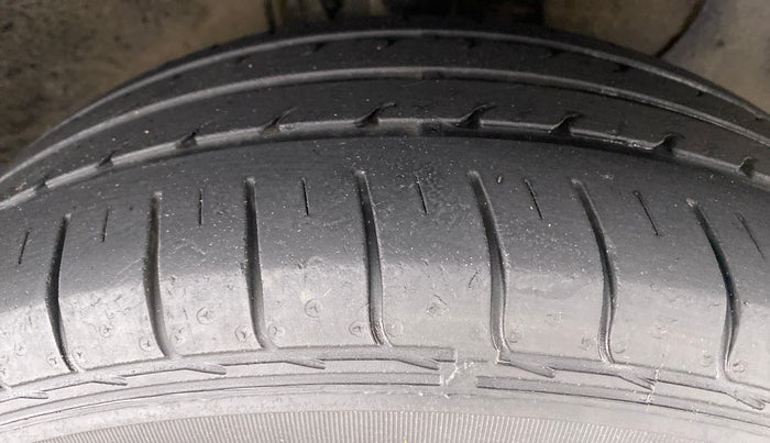 2015 Hyundai Elite i20 SPORTZ 1.2, Petrol, Manual, 70,909 km, Right Front Tyre Tread