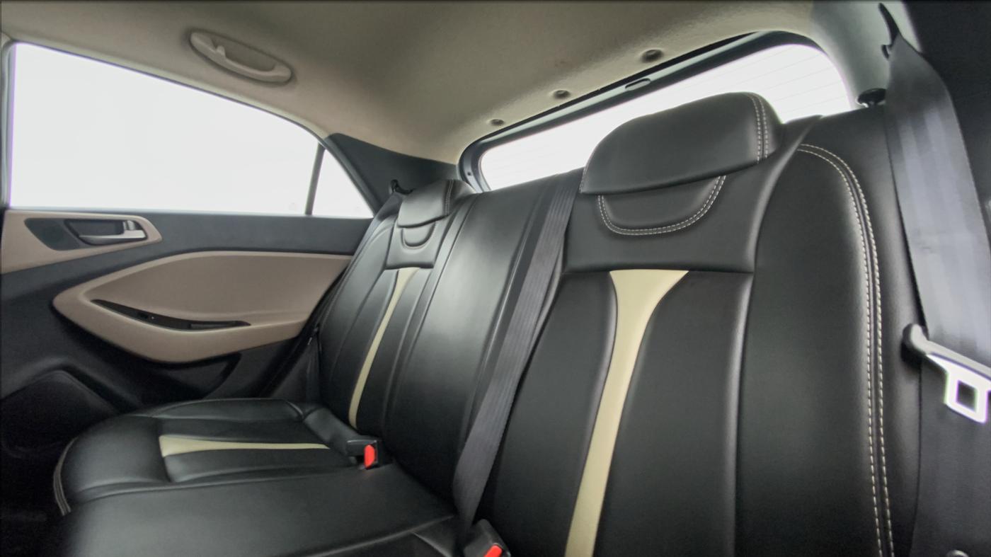 2015 Hyundai Elite i20 SPORTZ 1.2, Petrol, Manual, 70,909 km, Right Side Rear Door Cabin