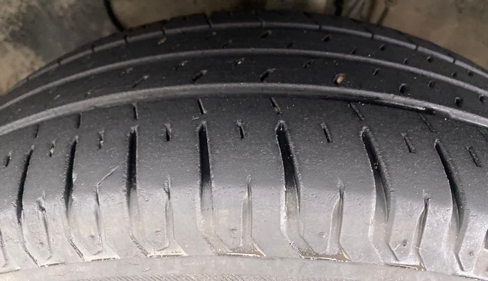 2015 Hyundai Elite i20 SPORTZ 1.2, Petrol, Manual, 70,909 km, Left Front Tyre Tread