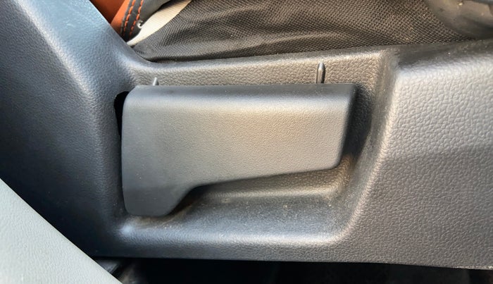 2022 Renault TRIBER RXT AMT, Petrol, Automatic, 71,621 km, Driver Side Adjustment Panel