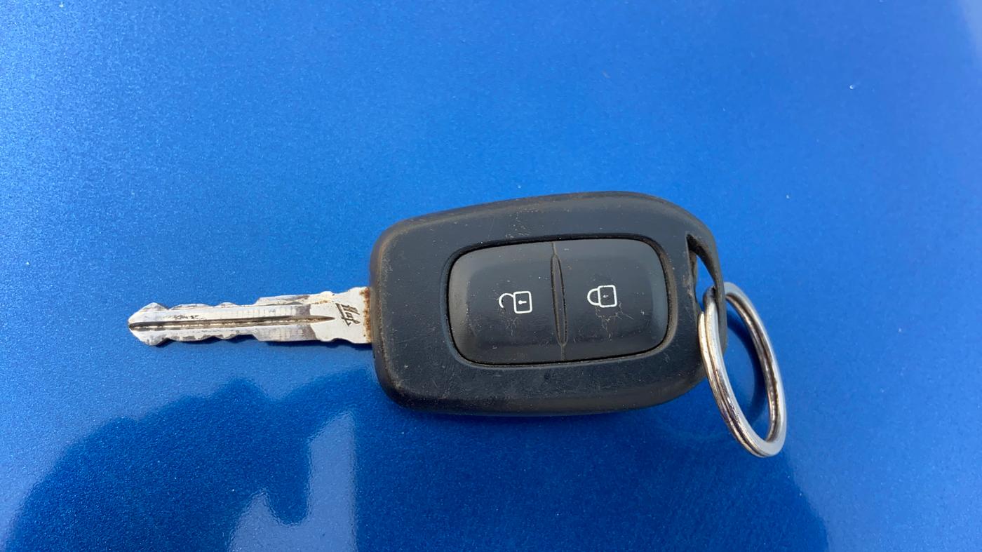 2022 Renault TRIBER RXT AMT, Petrol, Automatic, 71,664 km, Key Close Up